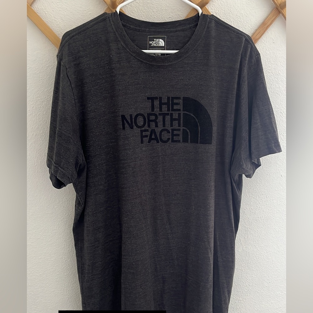 Men’s North Face t-shirt